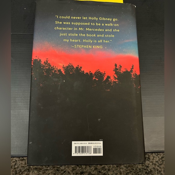 Stephen King’s Holly Hardback Book. Amazing mystery, thriller & suspense tale. - Picture 4 of 4